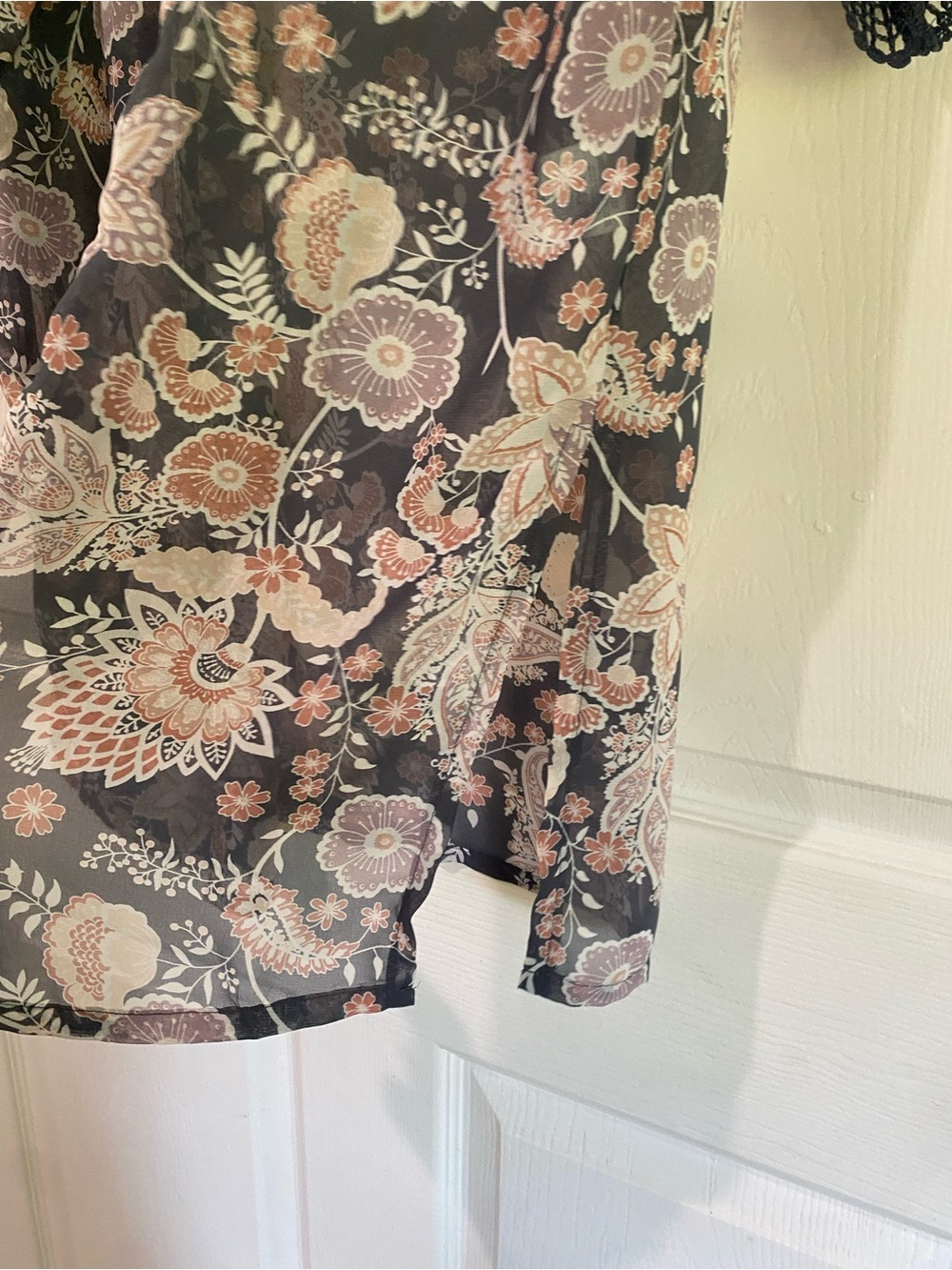 Wallflower Kimono Gray Pink Open Front XS Boho Paisley Floral Lace Trim - Picture 6 of 12
